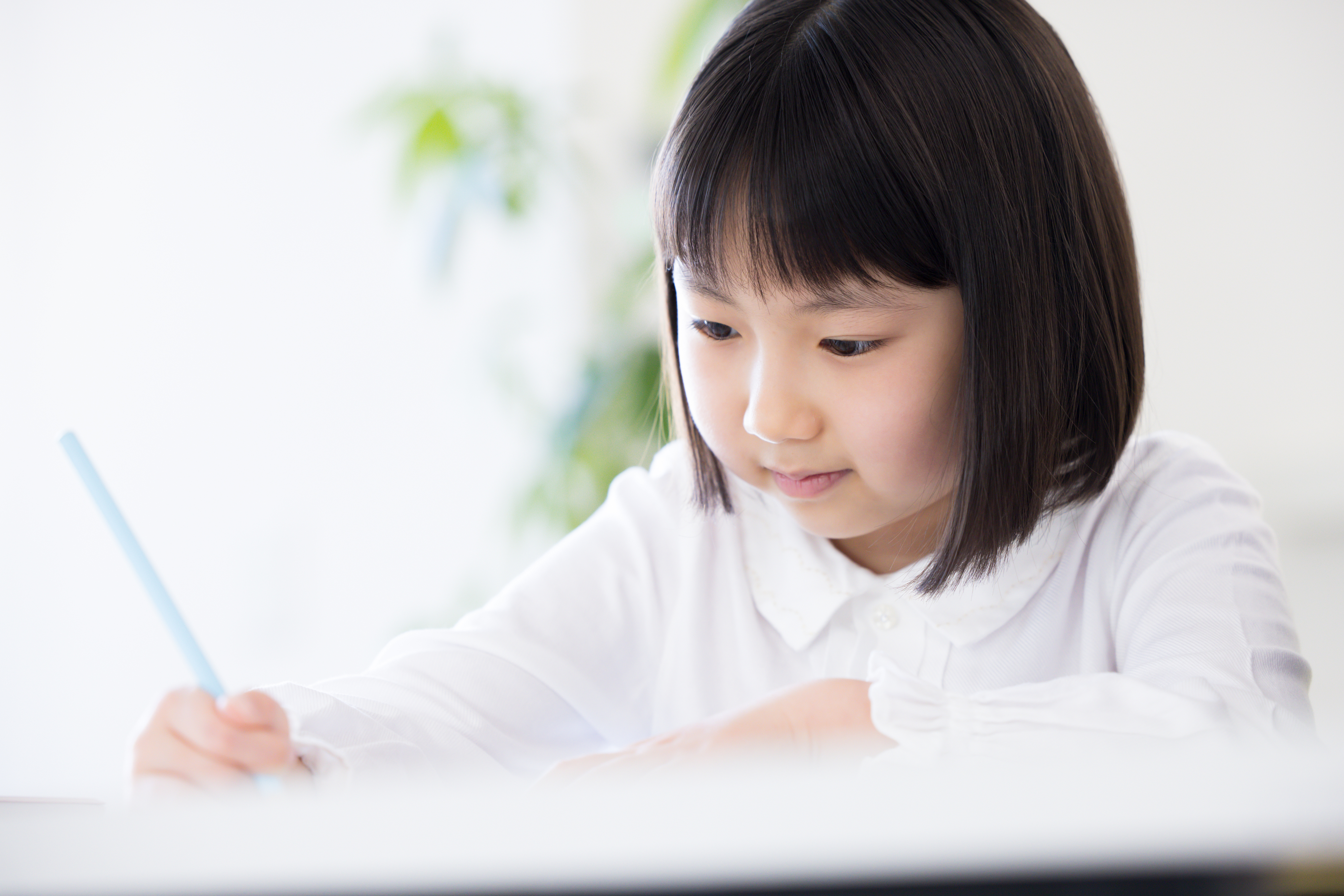 作文を書き進めているイメージ